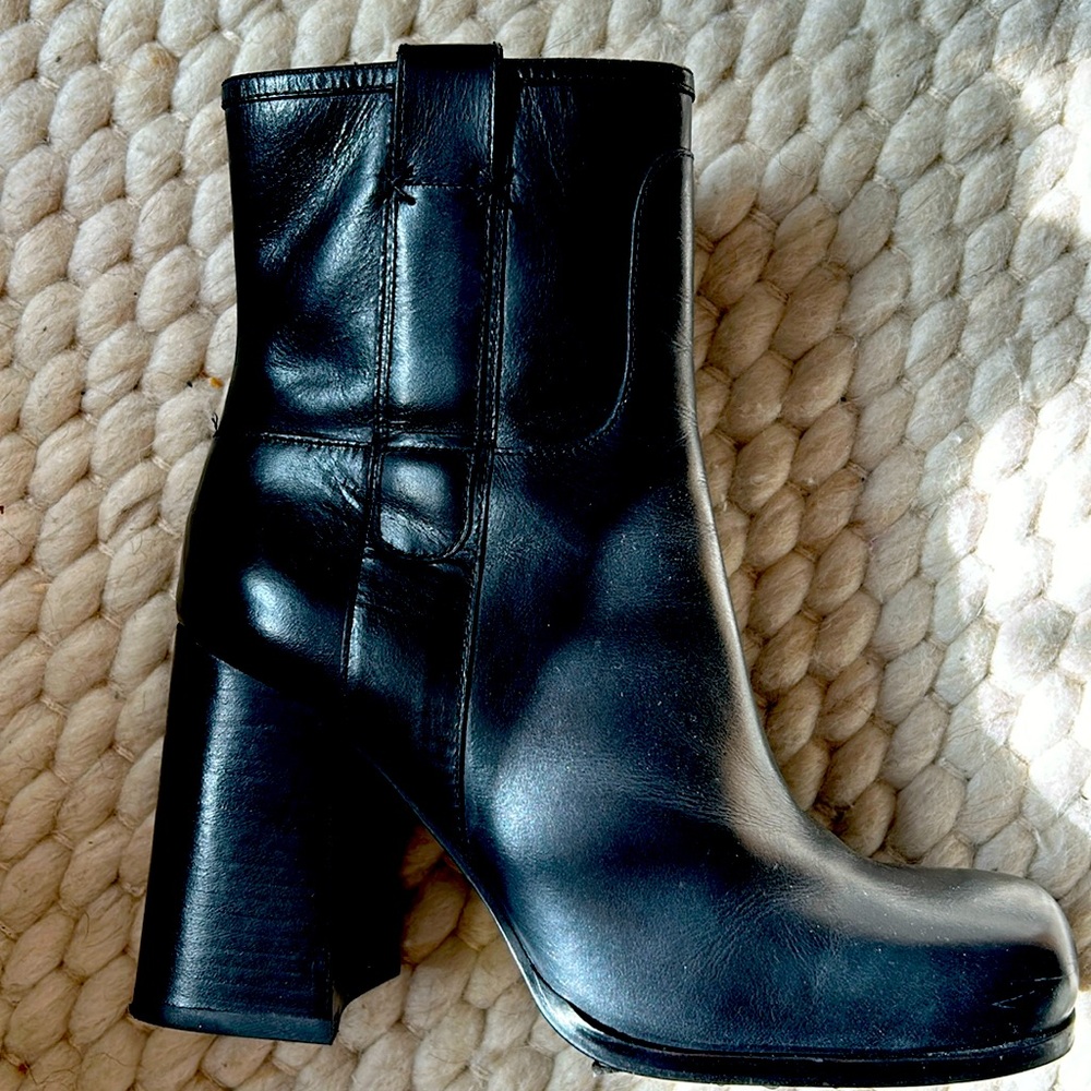 Free People Naomi bootie black leather heeled ankle boots size 8